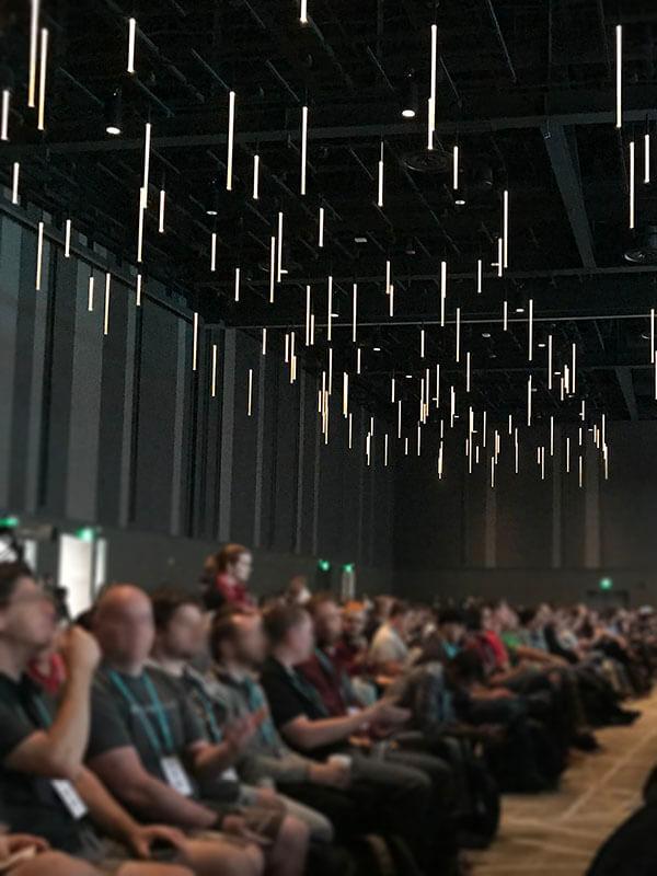 講演会場となった収容人数1,900人を誇るボールルームはソフトウェア開発者とみられる参加者で満員