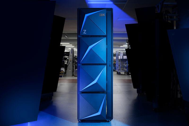 IBMの最新メインフレームz15