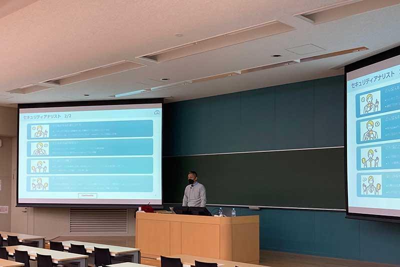金沢工業大学の講堂での特別講演の様子