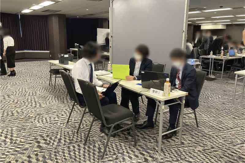 大阪府警の警察官が「窓口役」として、警察ブースに常駐していた