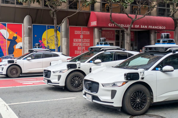 無人自動運転タクシーWaymo（ウェイモ）
