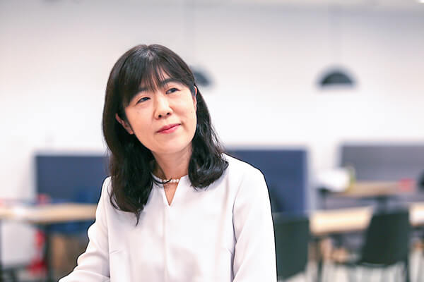 松下 綾子氏