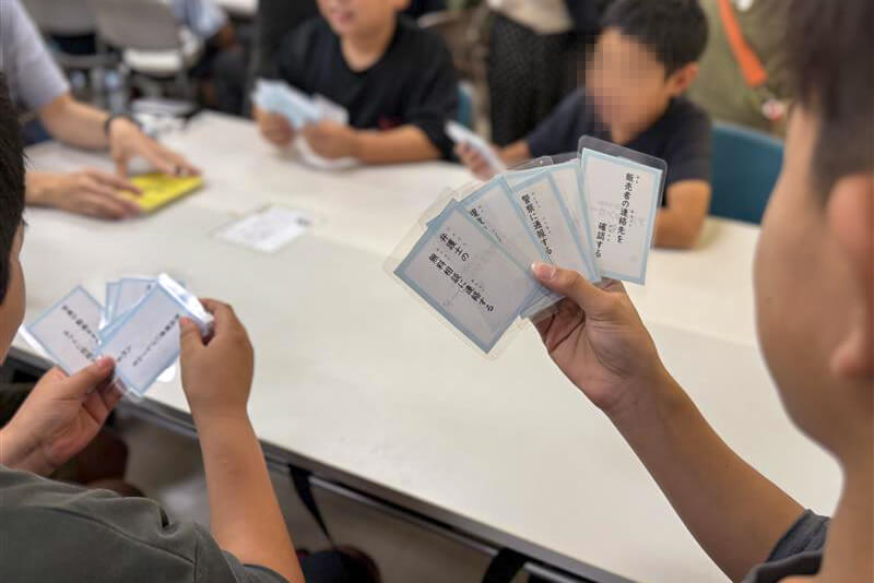 情報リテラシーを学ぶカードゲーム「リテらっこ」実施の様子