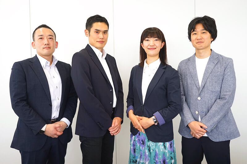 左から、株式会社電通コーポレートワンの喜多村氏、金島氏、塙氏、小宮山氏