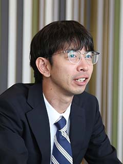 郡司 健史氏