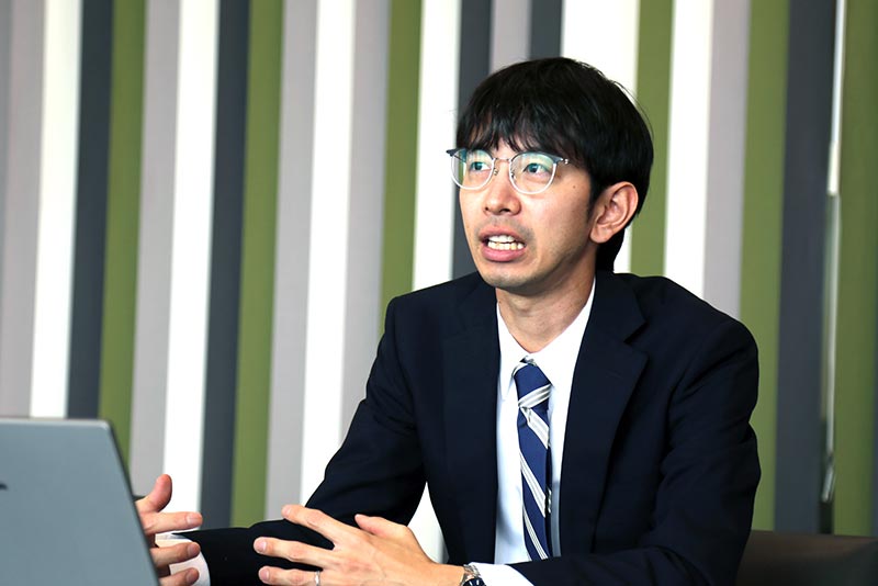 郡司 健史 氏