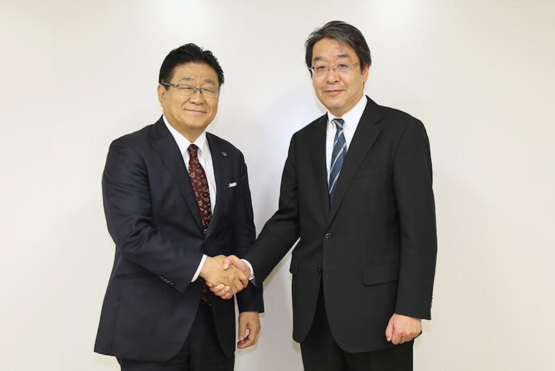 NISCセンター長 前田 哲様（右）とラック社長 西本 逸郎（左）で合意（NISCにて）
