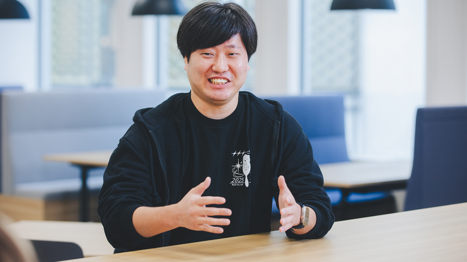 インタビュー中のK.Iさん